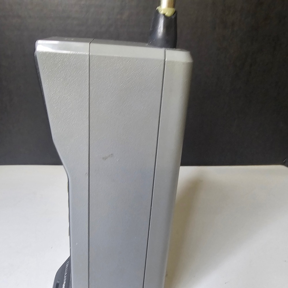 Vintage Motorola DynaTAC 8000M Brick Phone Mobile Cell Phone with Charging Base - Picture 9 of 16
